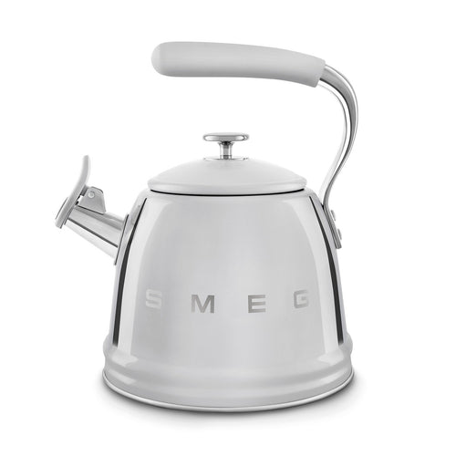 SMEG Wasserkocher mit Pfeiffunktion 2,3 l, Modell „Stahl“, WKF01SS