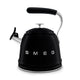 SMEG Wasserkocher mit Pfeiffunktion 2,3 l, Schwarz, Modell WKF01BL