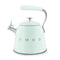 SMEG Wasserkocher mit Pfeiffunktion 2,3 l, Modell „Wassergrün“, WKF01PG
