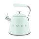 SMEG Wasserkocher mit Pfeiffunktion 2,3 l, Modell „Wassergrün“, WKF01PG