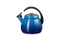 Le Creuset Pfeifender Wasserkocher 2,1 l Cloche 'Azure'