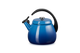 Le Creuset Pfeifender Wasserkocher 2,1 l Cloche 'Azure'